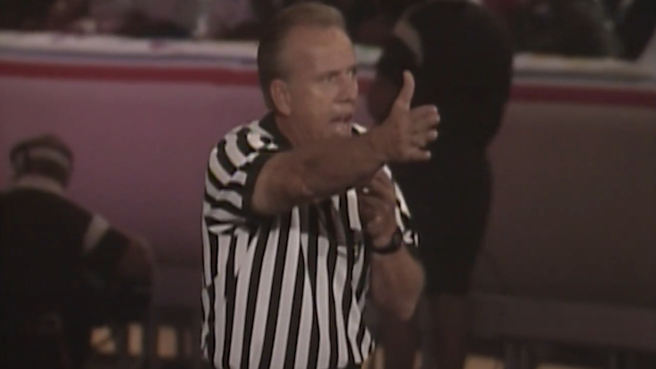 Referee Larry Thompson calls the start of a game in American Gladiators S3 E2.