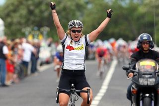 Ina-Yoko Teutenberg (High Road) takes her fourteenth career win at Aude