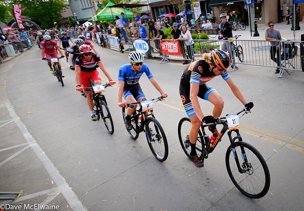Barry Wicks (Kona) found himself pulling the chase group behind leader Troy Wells