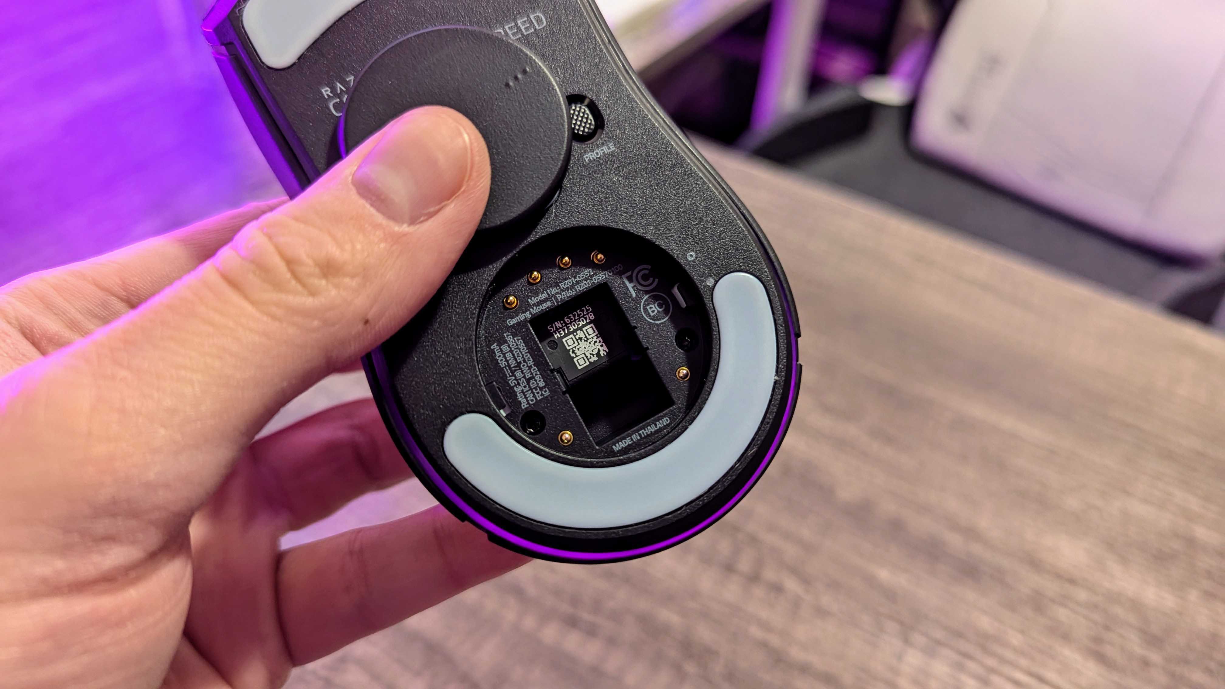 Image of the Razer Cobra HyperSpeed wireless gaming mouse.
