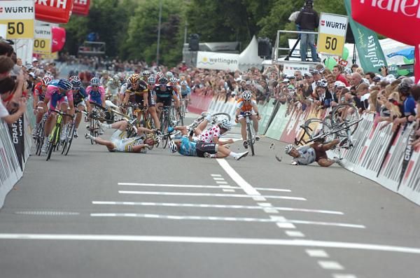 Tour de Suisse stage four finish crash sequence #6