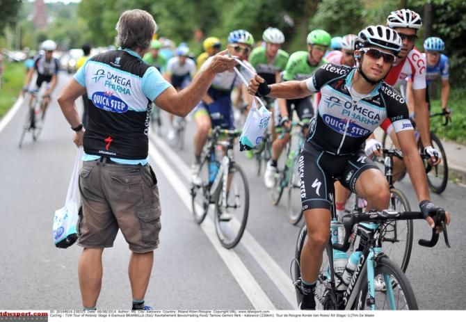 Gianluca Brambilla (Omega Pharma-Quick Step) grabs lunch