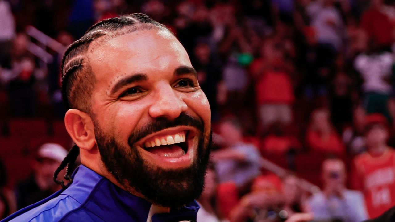 A picture of Drake at the Houston Rockets vs Cleveland Cavaliers game.