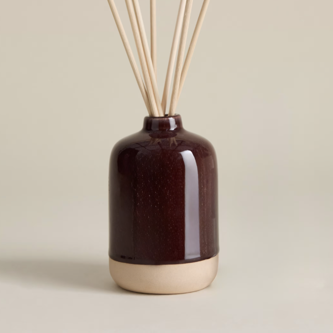 diffuser with wood sticks
