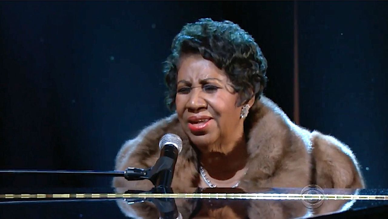 Aretha Franklin sings &amp;quot;Natural Woman&amp;quot;