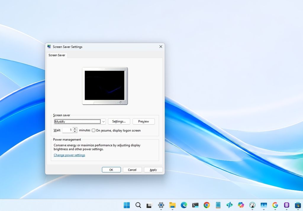 Windows 11 desktop with Screen saver settings opened.
