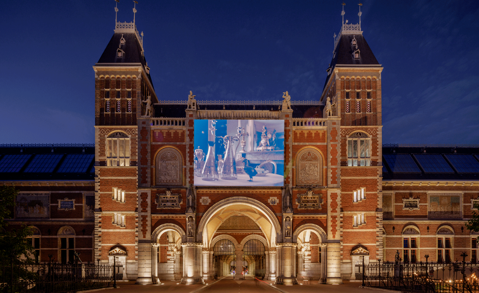 museum exterior with film screening on the fa&amp;ccedil;ade