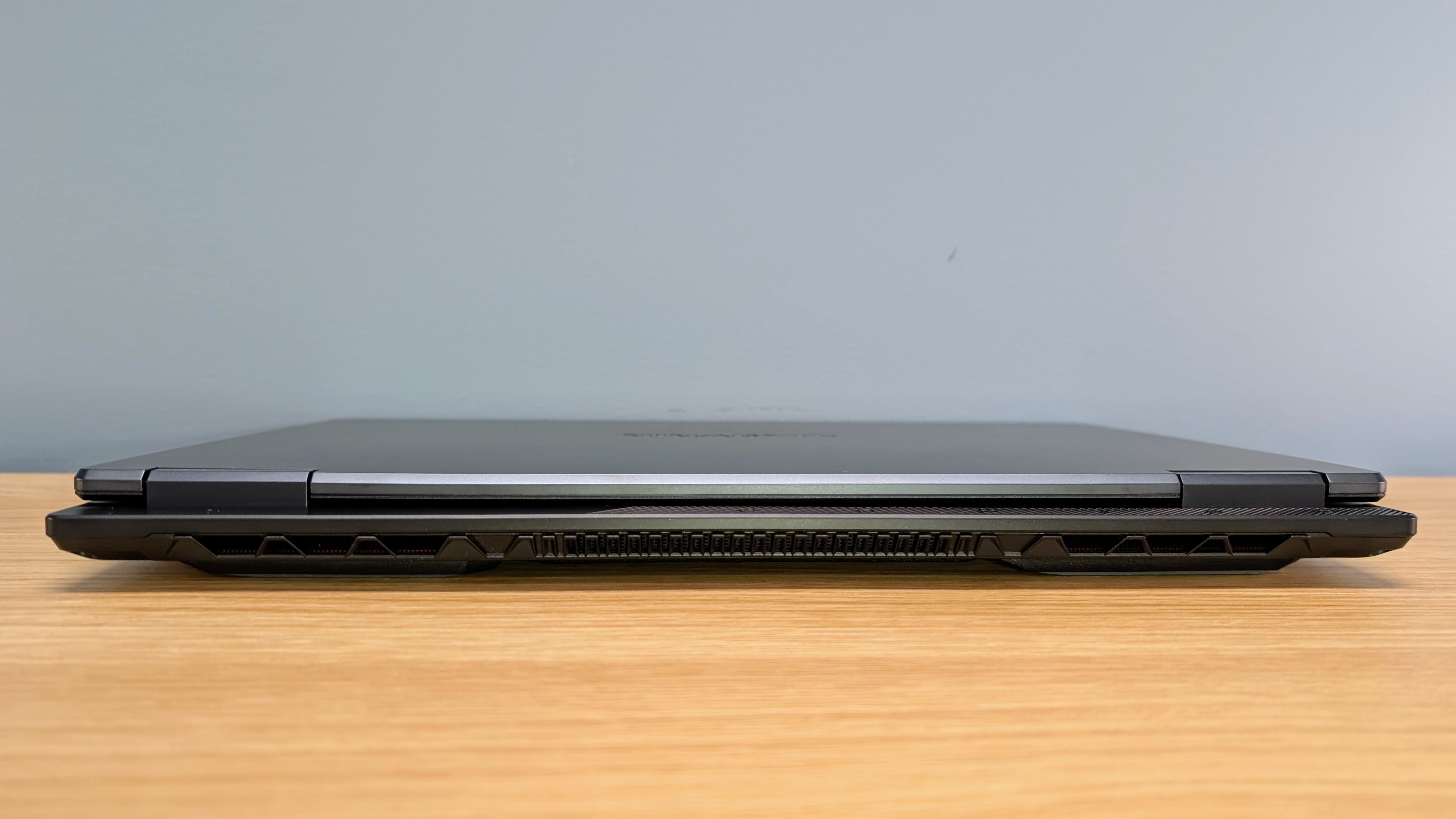 Gigabyte Gaming A16 Pro rear screen closed