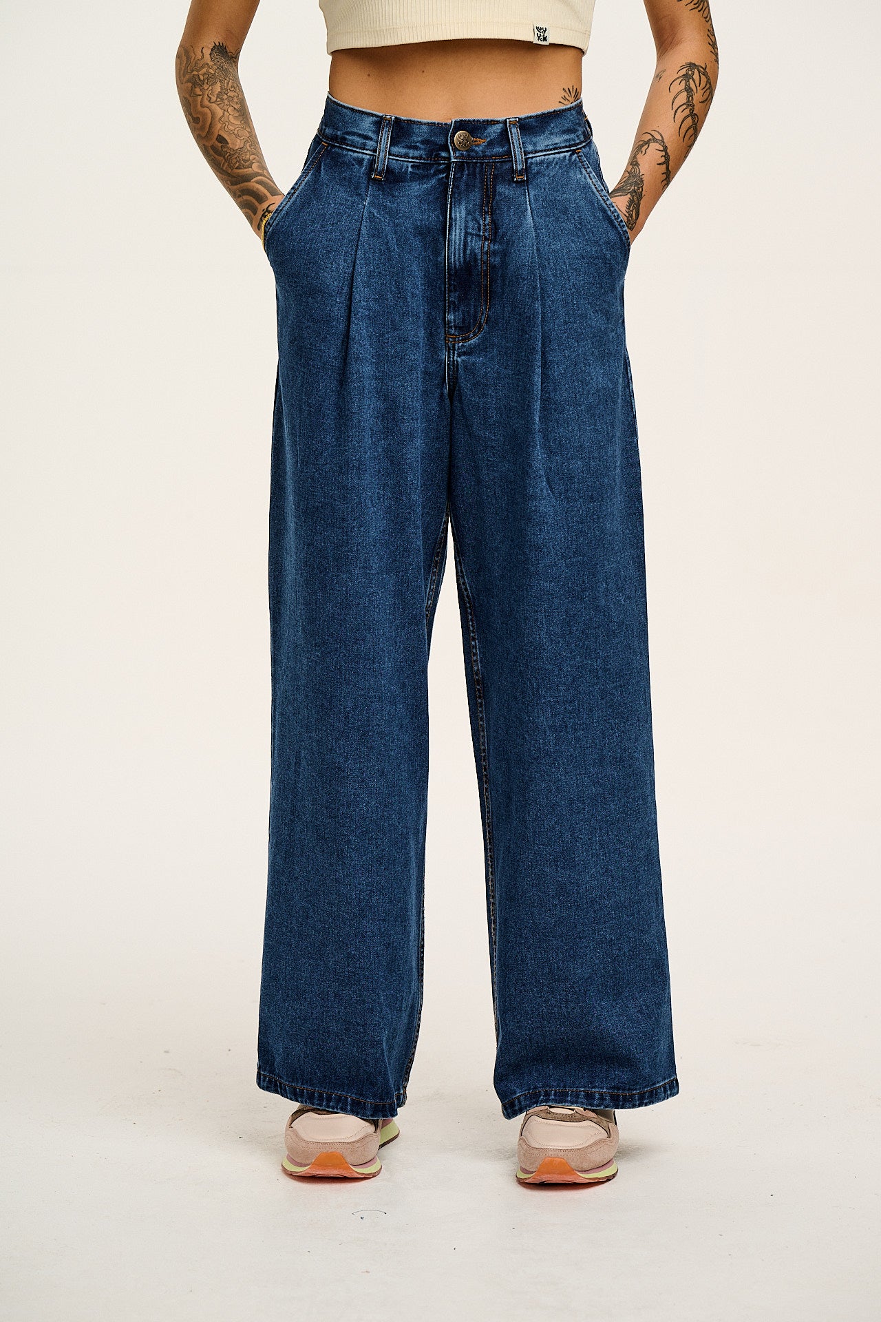 Cole - Wide Leg Denim Jeans in Mid Wash Blue - Mid Wash Blue Denim / W24 (uk 6)