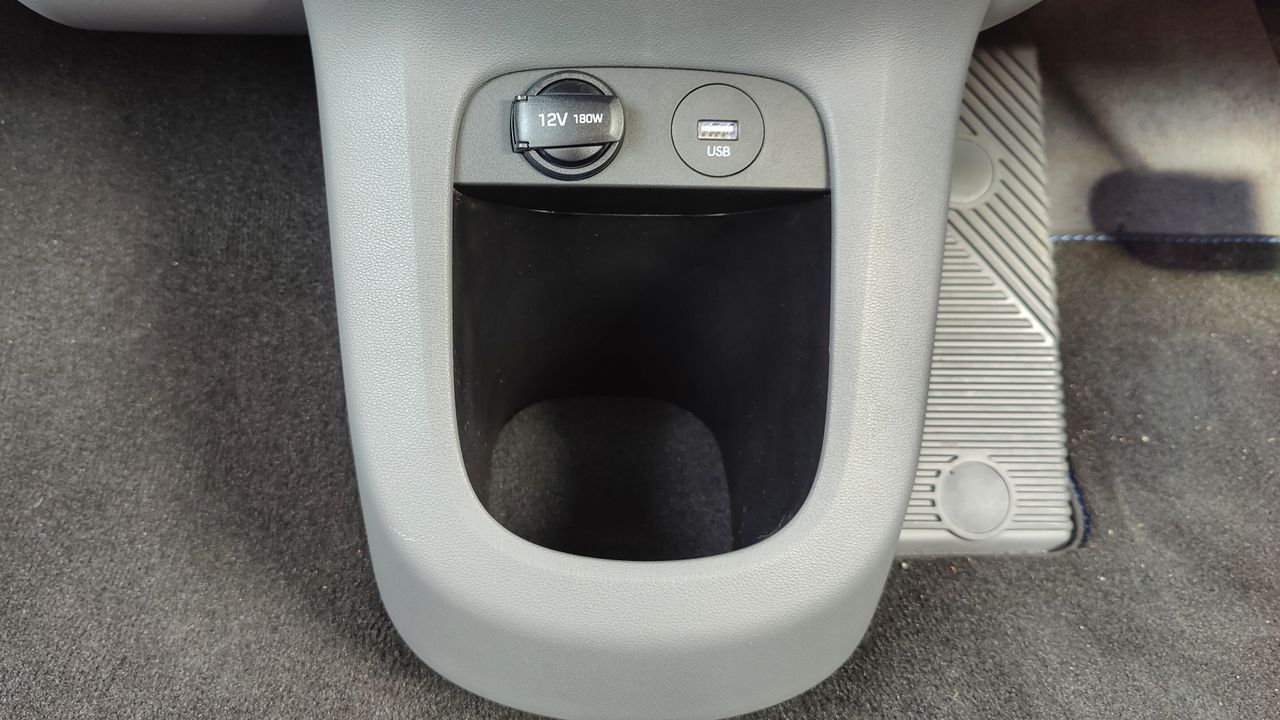 USB port, 12v port and cubby hole between front footwells