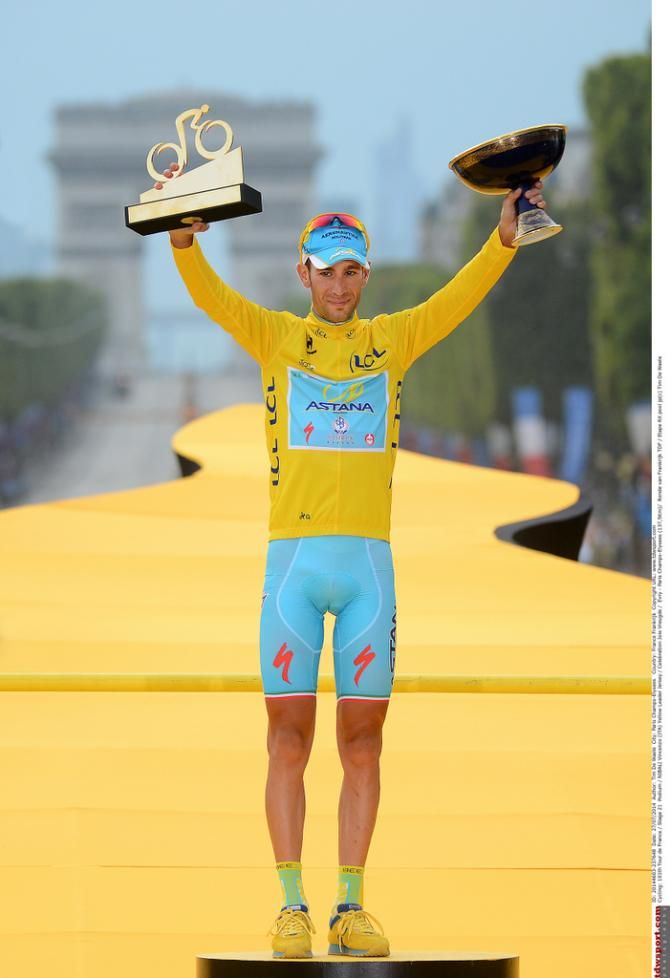 Vincenzo Nibali lofts his prizes above his head