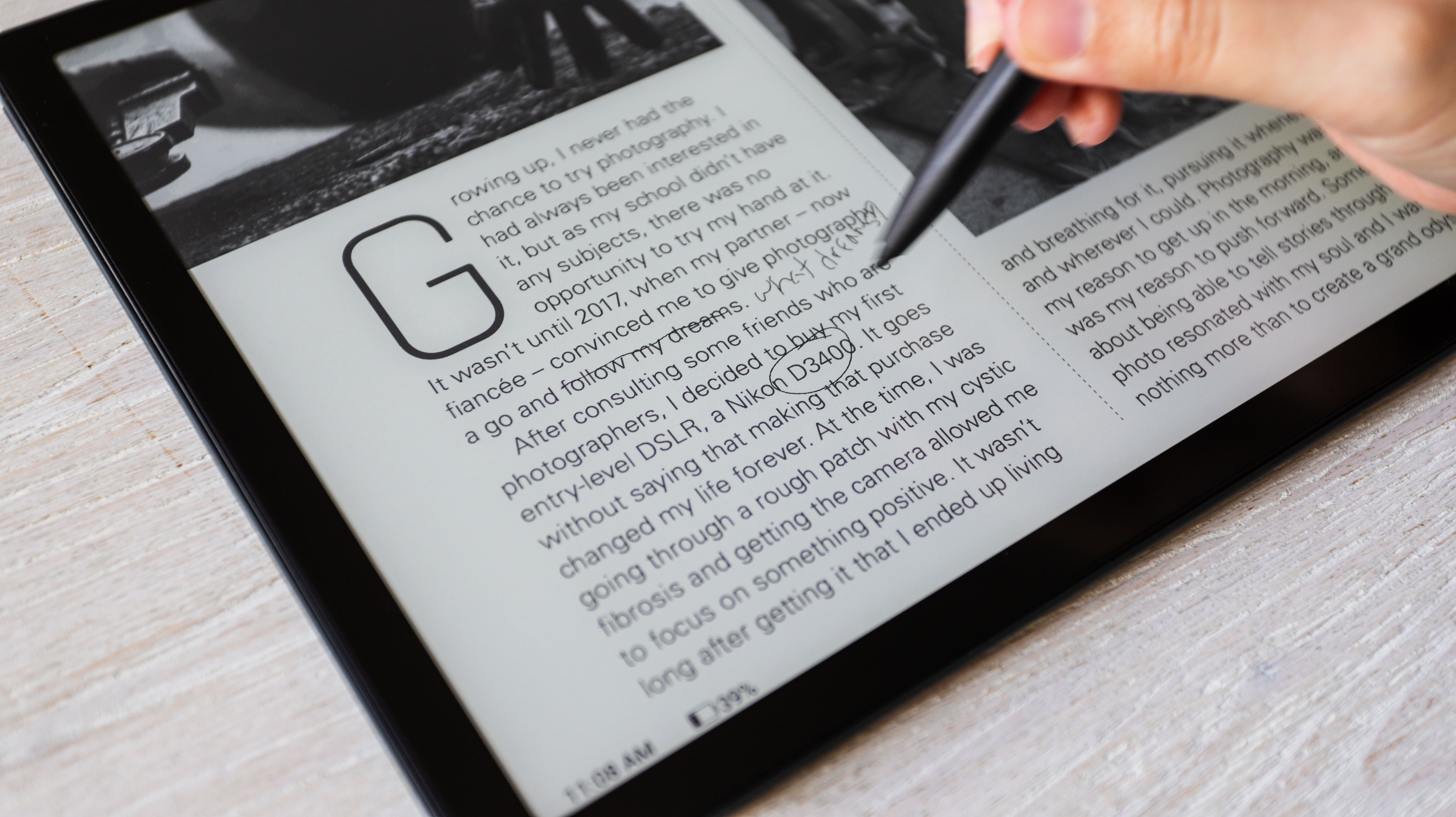 A hand making annotations on a file on the Onyx Boox Tab X with the Pen 2 stylus