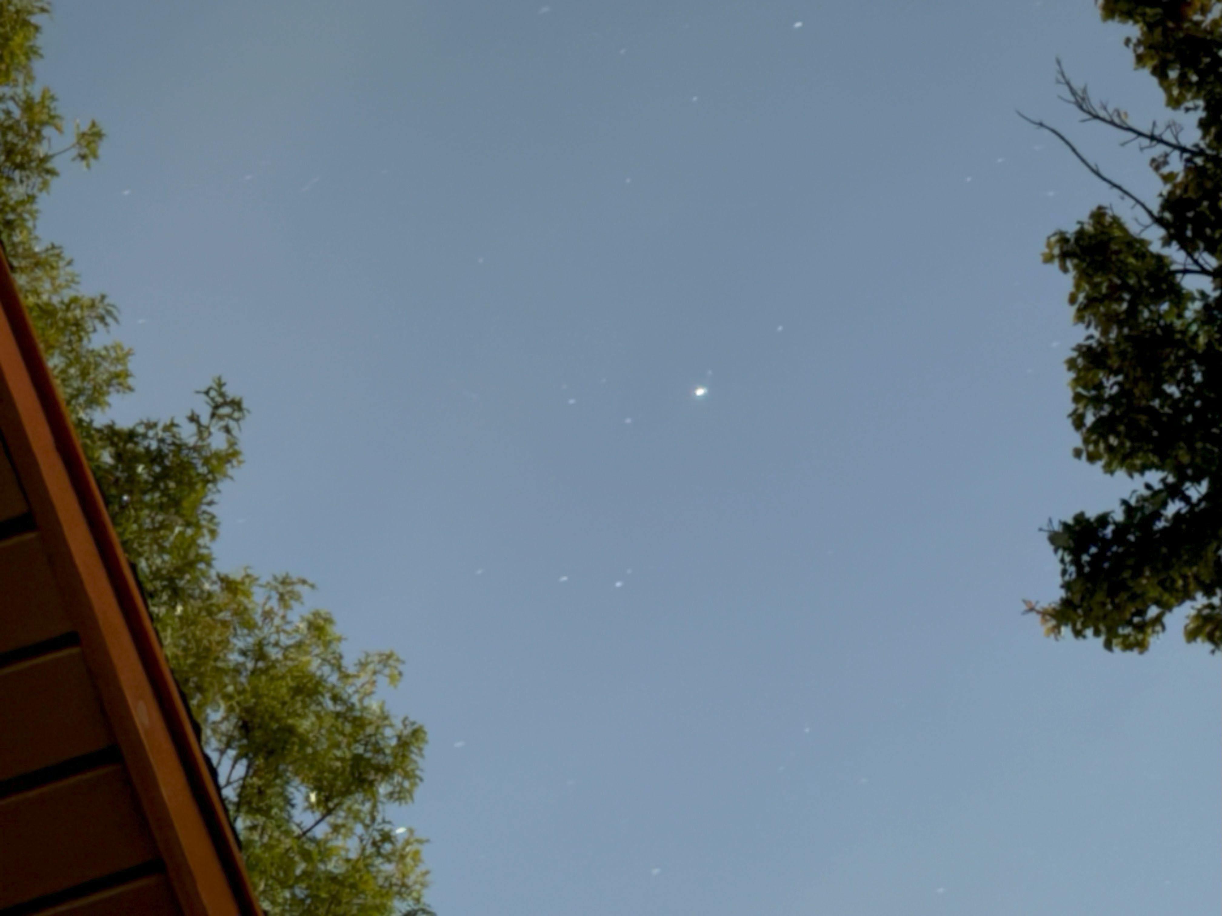 Apple iPhone 17 Pro astrophotography Saturn.