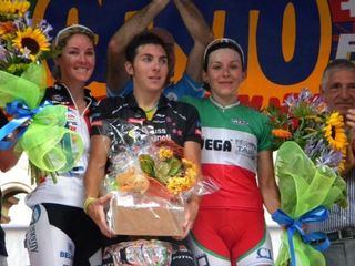 Podium (L-R): Rochelle Gilmore (Lotto Ladies Team), Giorgia Bronzini (Gauss RDZ Ormu) and Monia Baccaille (Team Valdarno).