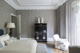 Kitesgrove guest bedroom with textured grey wallpaper