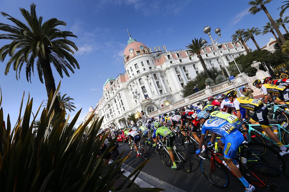 The pack rides on the 'Promenade des Anglais' during the seven stage of the 74th edition of the Paris-Nice