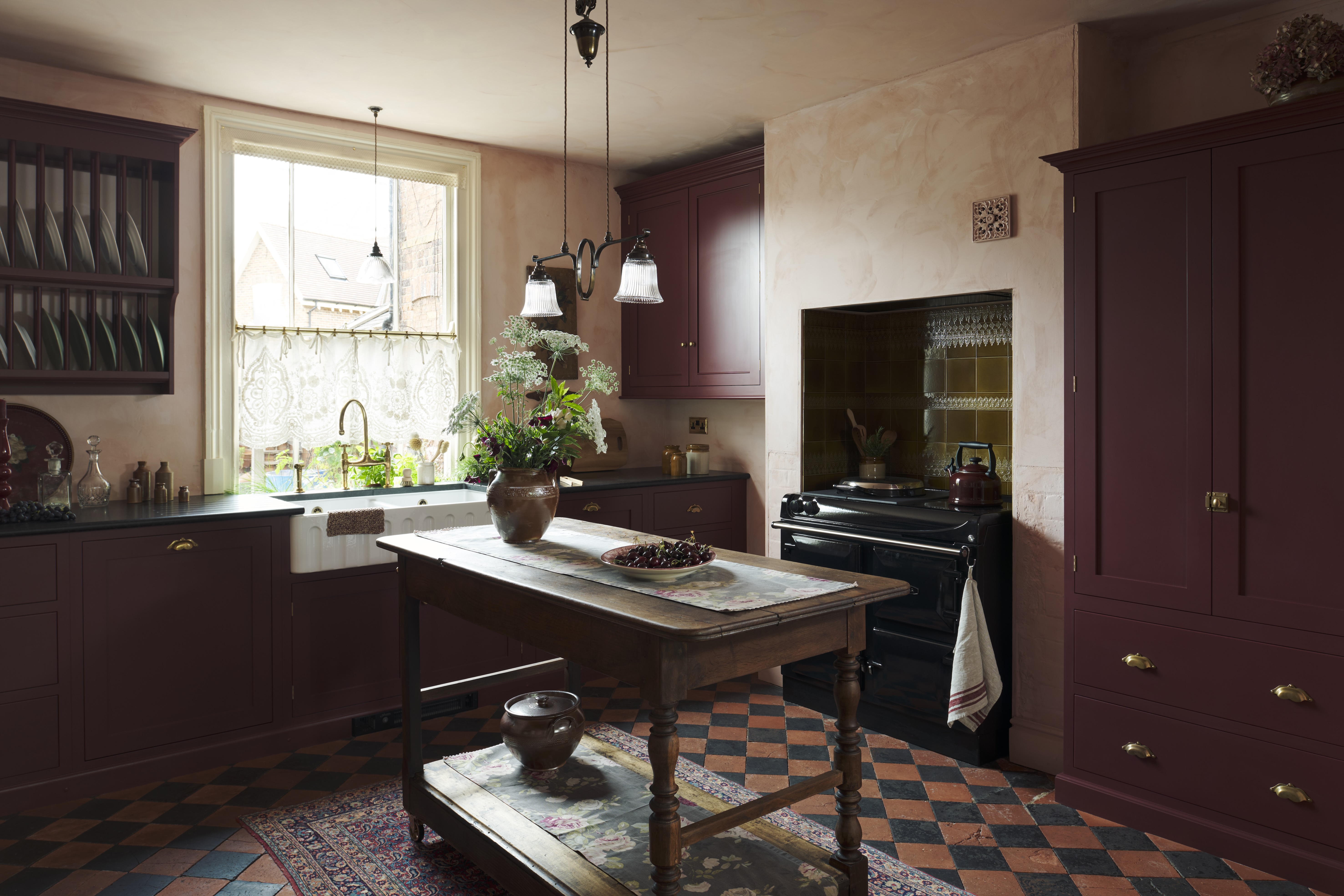 Burgundy colour Shaker kitchen