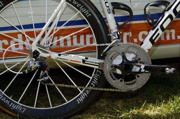 Dominik Roels' Focus Izalco comes with a complete SRAM Red groupset.