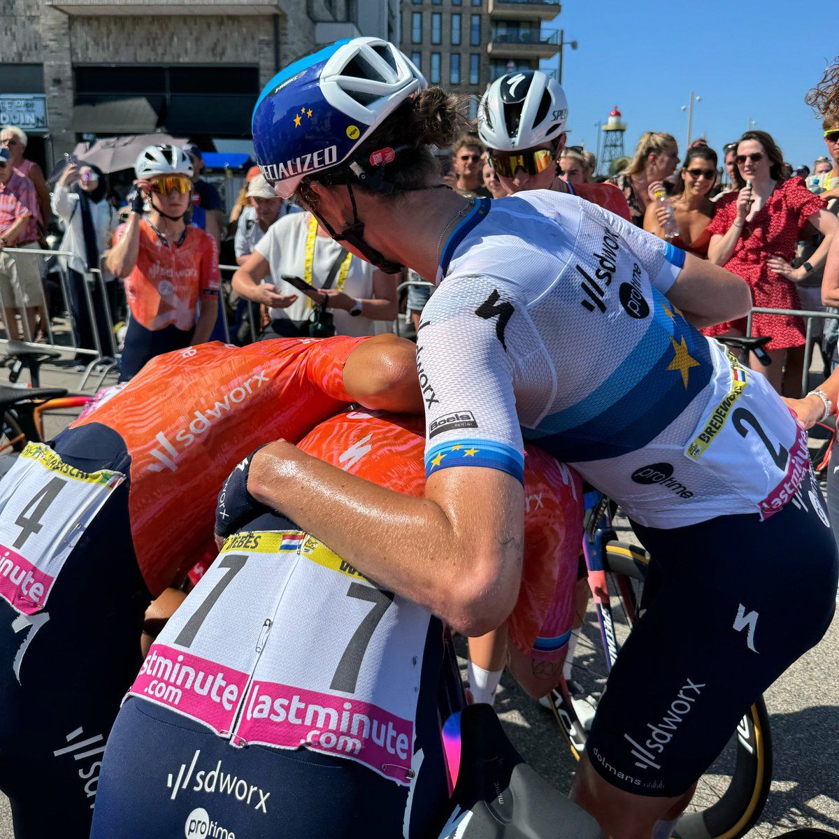 SD Worx-Protime teammates surround Lorena WIebes after a mechanical rules her out of the final sprint on stage 1 at the Tour de France Femmes