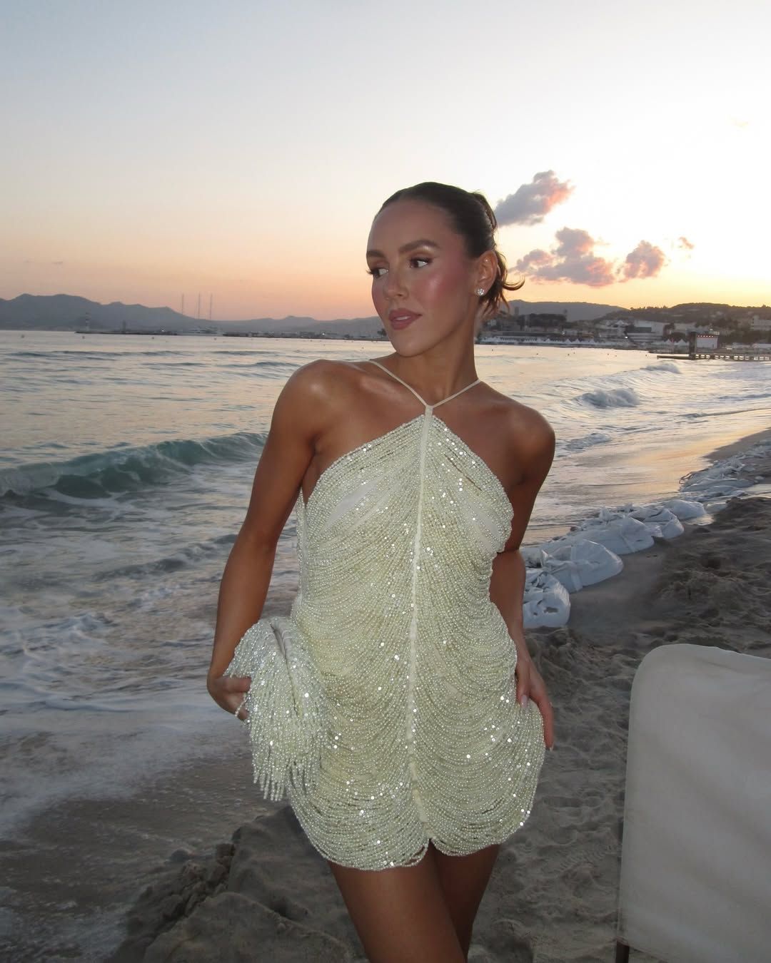 Woman with Palm Beach style.