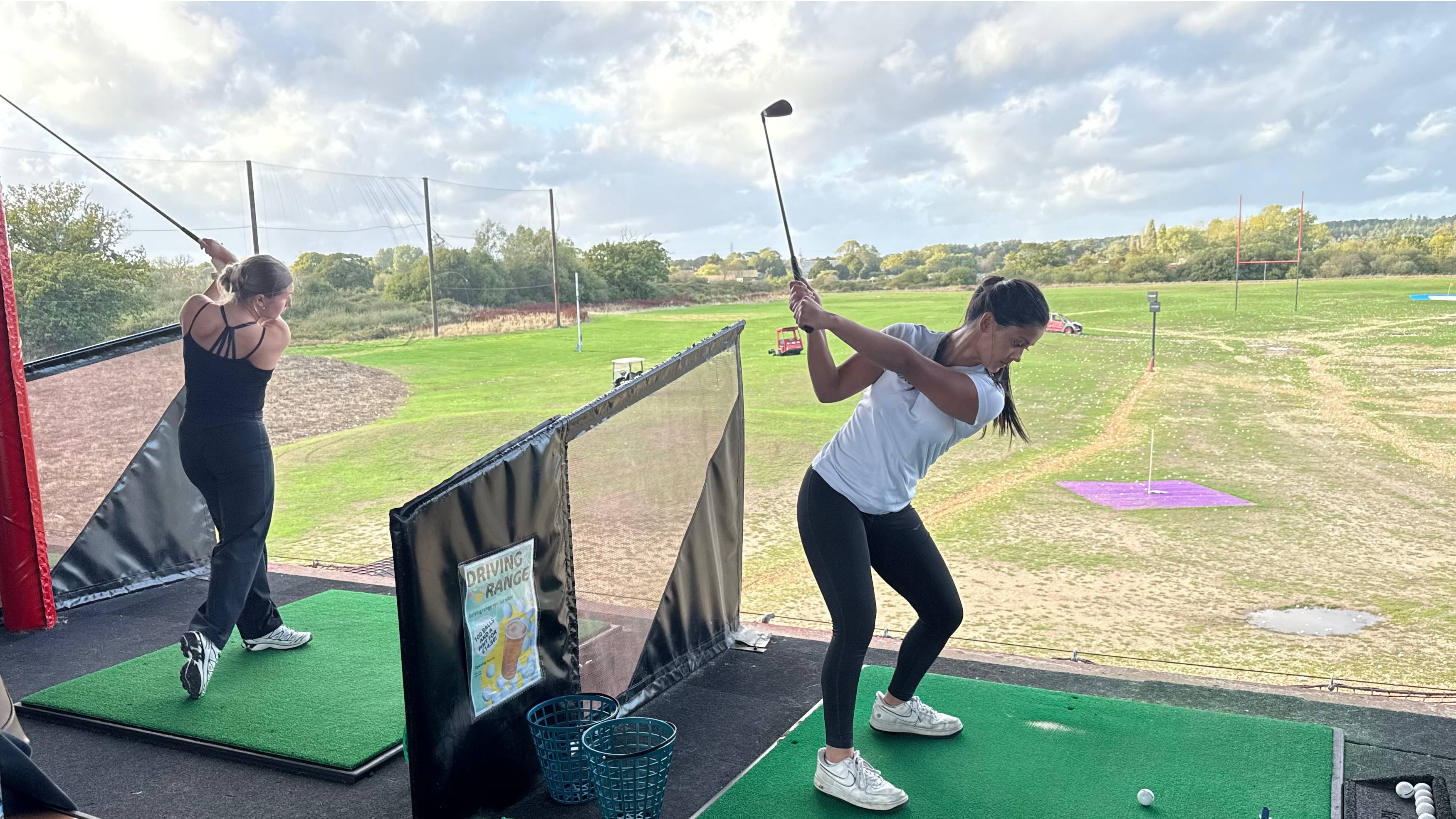 Women golfers at the golf range