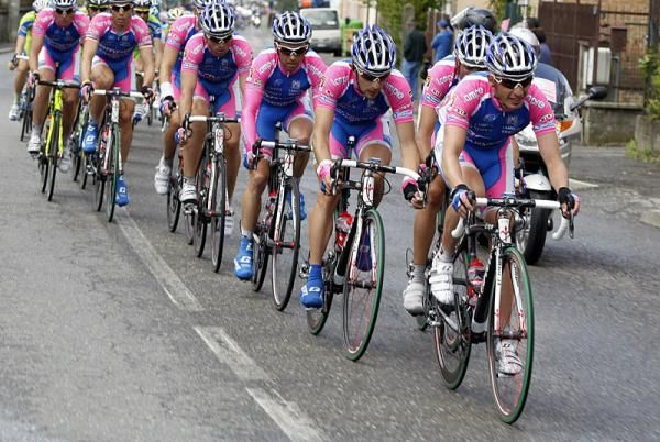 Lampre - Farnese Vini leads the chase of the break, hoping to set up Alessanro Petacchi for the stage win.