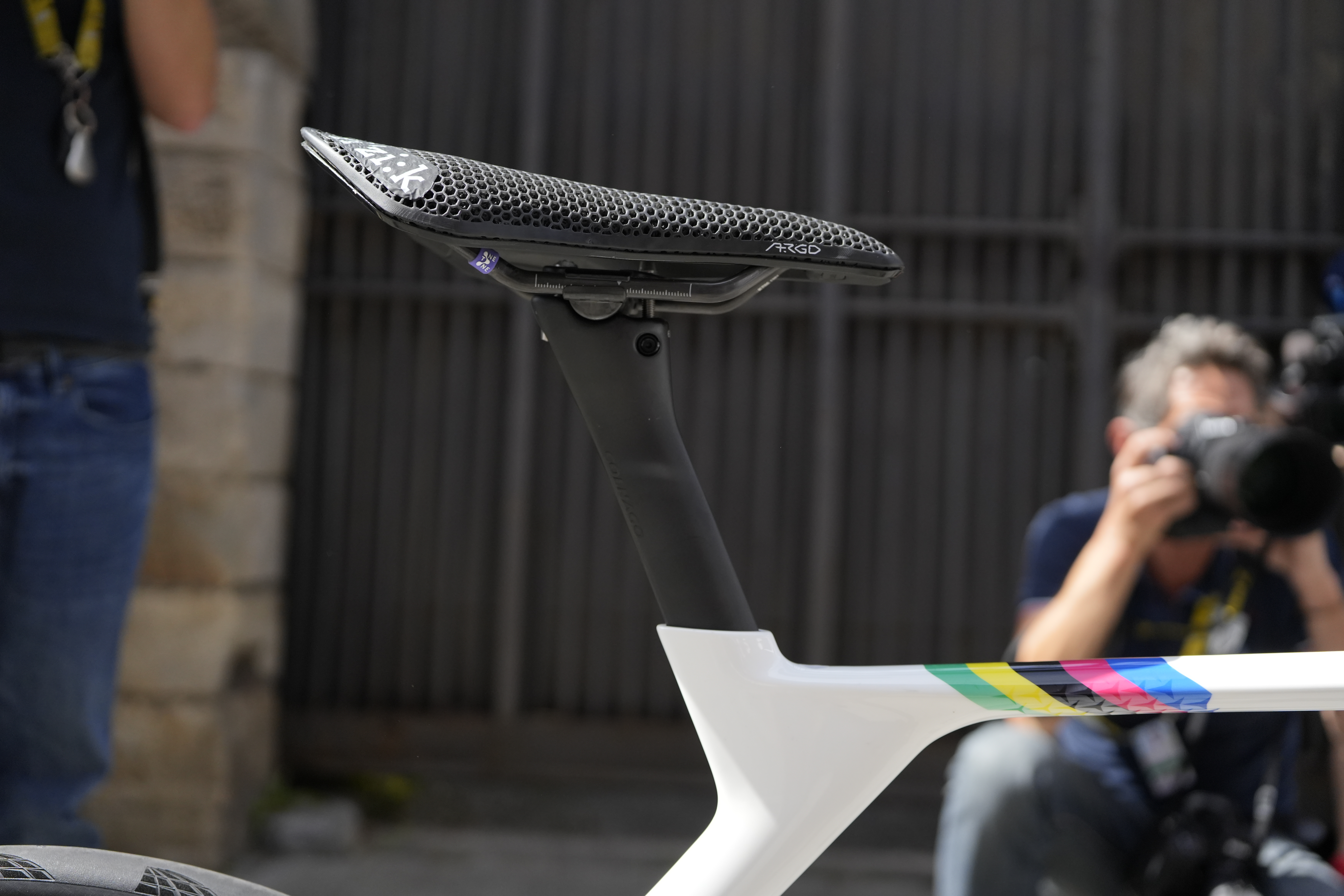 Close up of 3D-printed Fizik Argo saddle