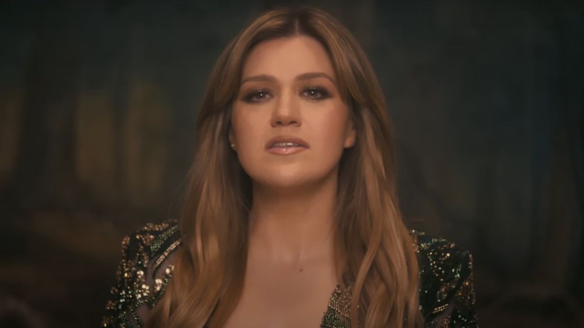 Is Kelly Clarkson Done Writing Breakup Songs? She Revealed Her Latest Single Was Inspired By A Popular TV Show: ‘It’s Not Weird, Man’