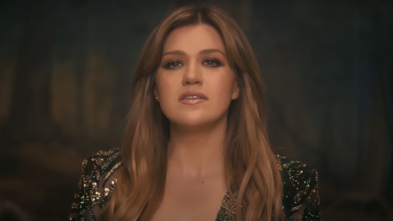 Kelly Clarkson&#039;s music video for &quot;Where Have You Been&quot;