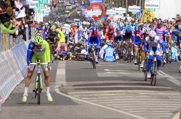 Damiano Cunego and Michele Scarponi (Lampre-ISD) avoided the crash.