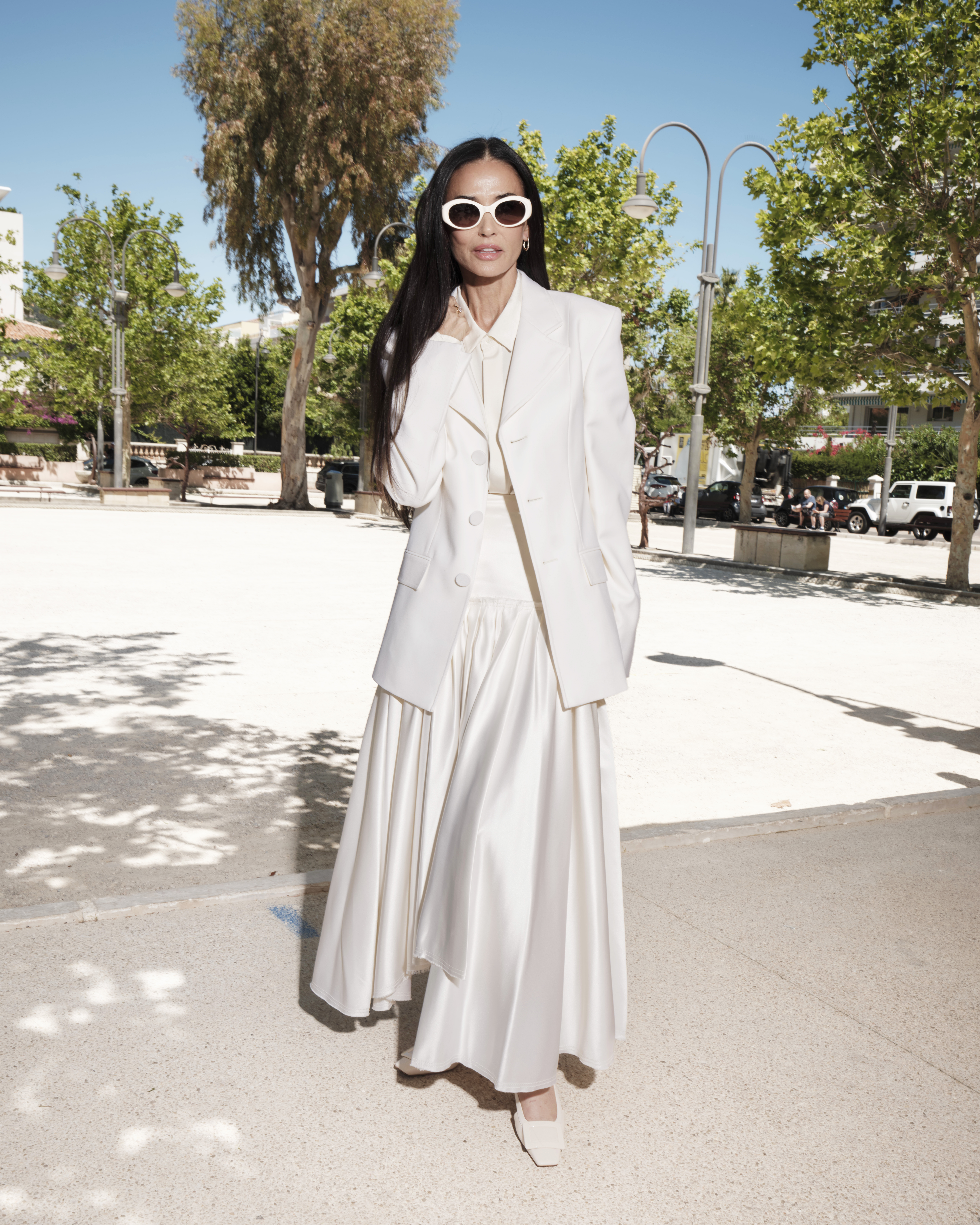 An image of Demi Moore wearing one of the biggest over-50s summer fashion trends of 2026.