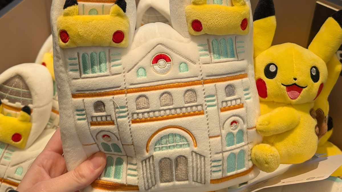 Pikachu at the Museum ロンドン 自然史博物館 ぬいぐるみ Can't get your hands on the Pokemon x Natural History Museum drop