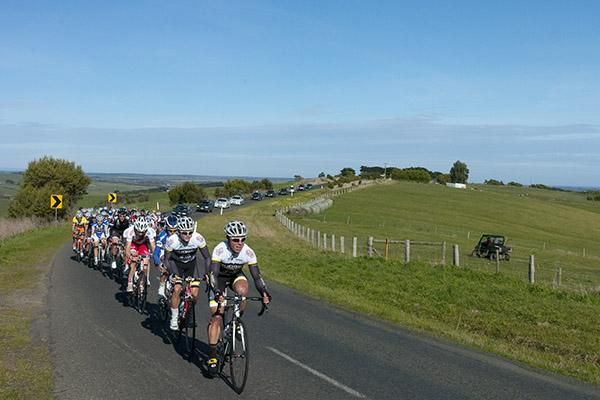 The peloton let a few riders go just after turning off near Wonthaggi and didn't see Jamieson and Hill again for some time.
