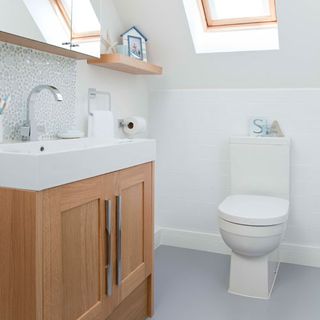 bathroom with white porcelain basin