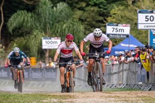 Alan Hatherly (Cannondale Factory Racing Team) and Thomas Litscher (Kross Orlen) sprint