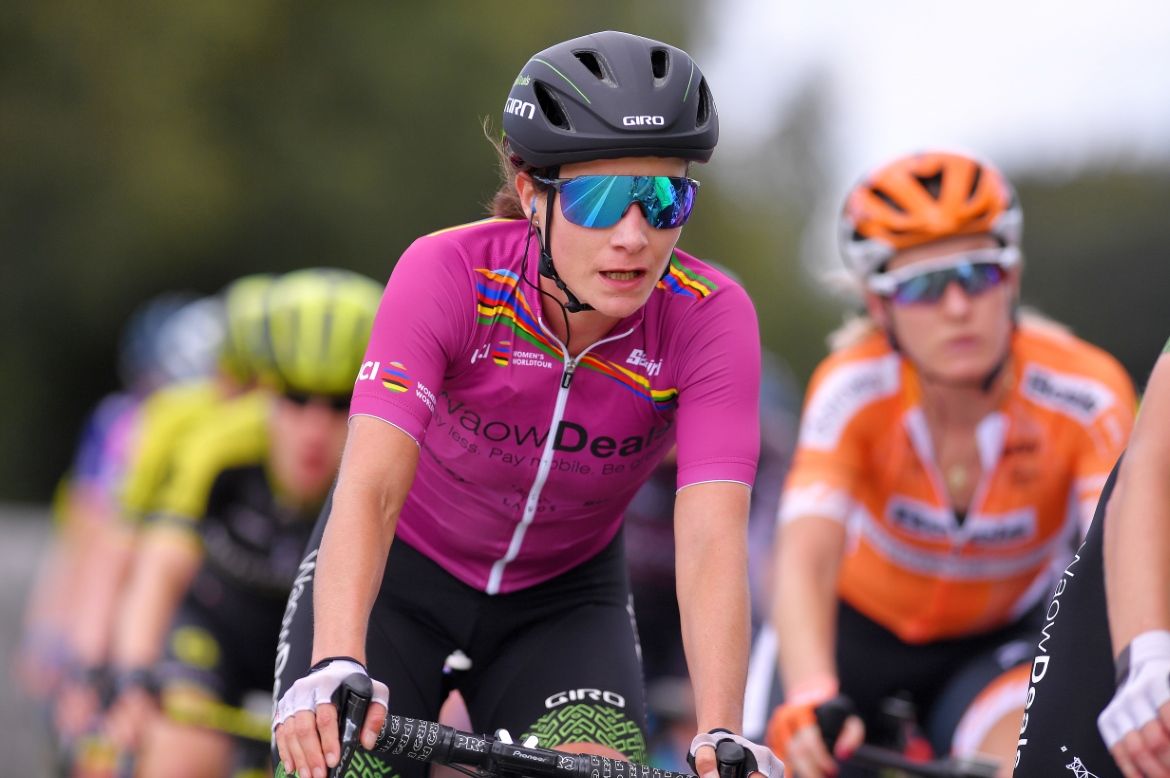 Marianne Vos (WaowDeals) in the WorldTour leader's jersey