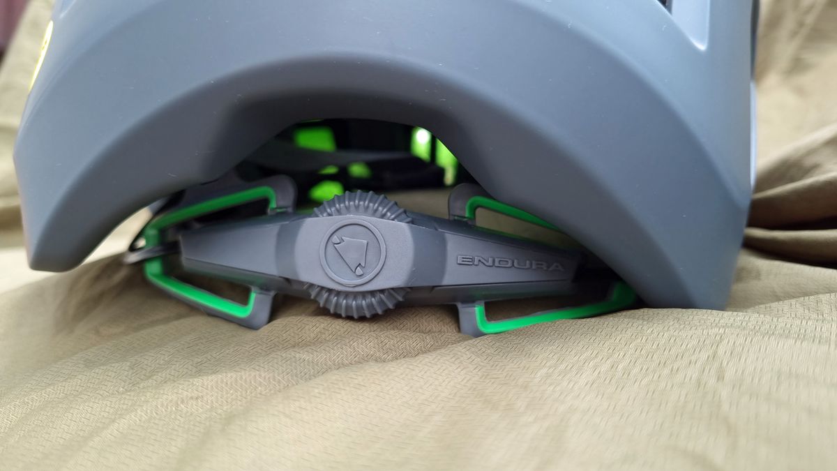 A close up of the fitment dial