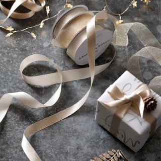 Champagne ribbon with gifts