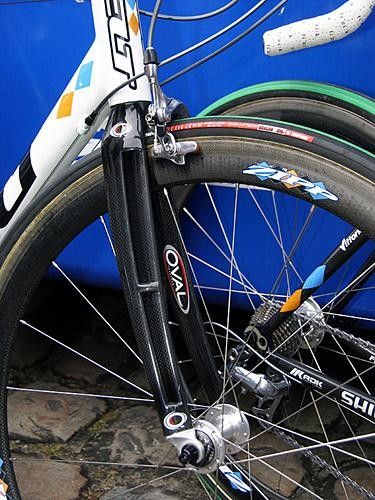 Backstedt went with the heavier (but apparently faster) Oval Concepts fork with its unique JetStream twin-blade configuration.