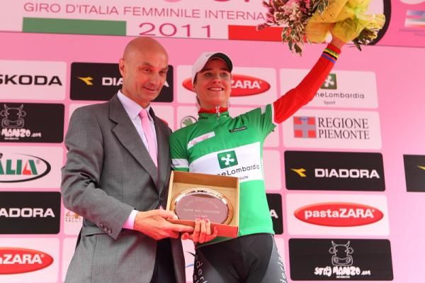 The mountains jersey for Marianne Vos (Nederland Bloeit).