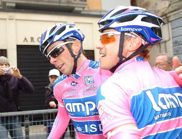 Cunego congratulates his teammate Pietropolli on the stage win