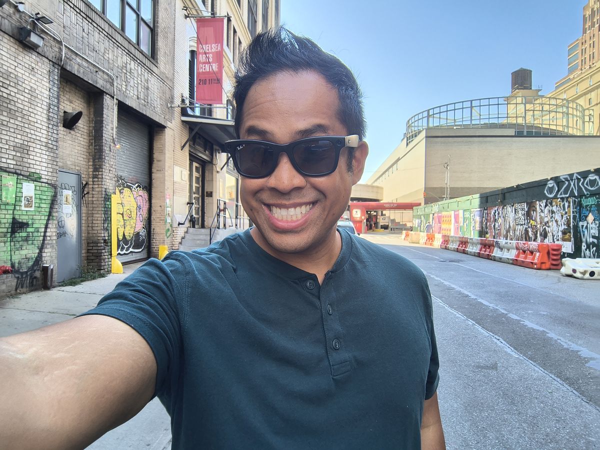 Motorola Razr 2024 selfie sample.