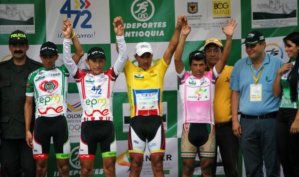 The overall podium Felix Rafael Cardenas (GW Shimano-Chec-Edeq-Envia) after stage 4