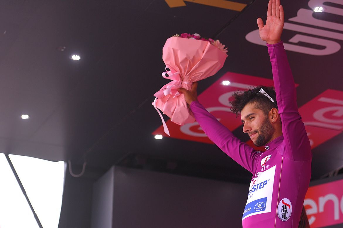 Fernando Gaviria had to be happy with the cyclamen jersey after losing the sprint in Alberobello