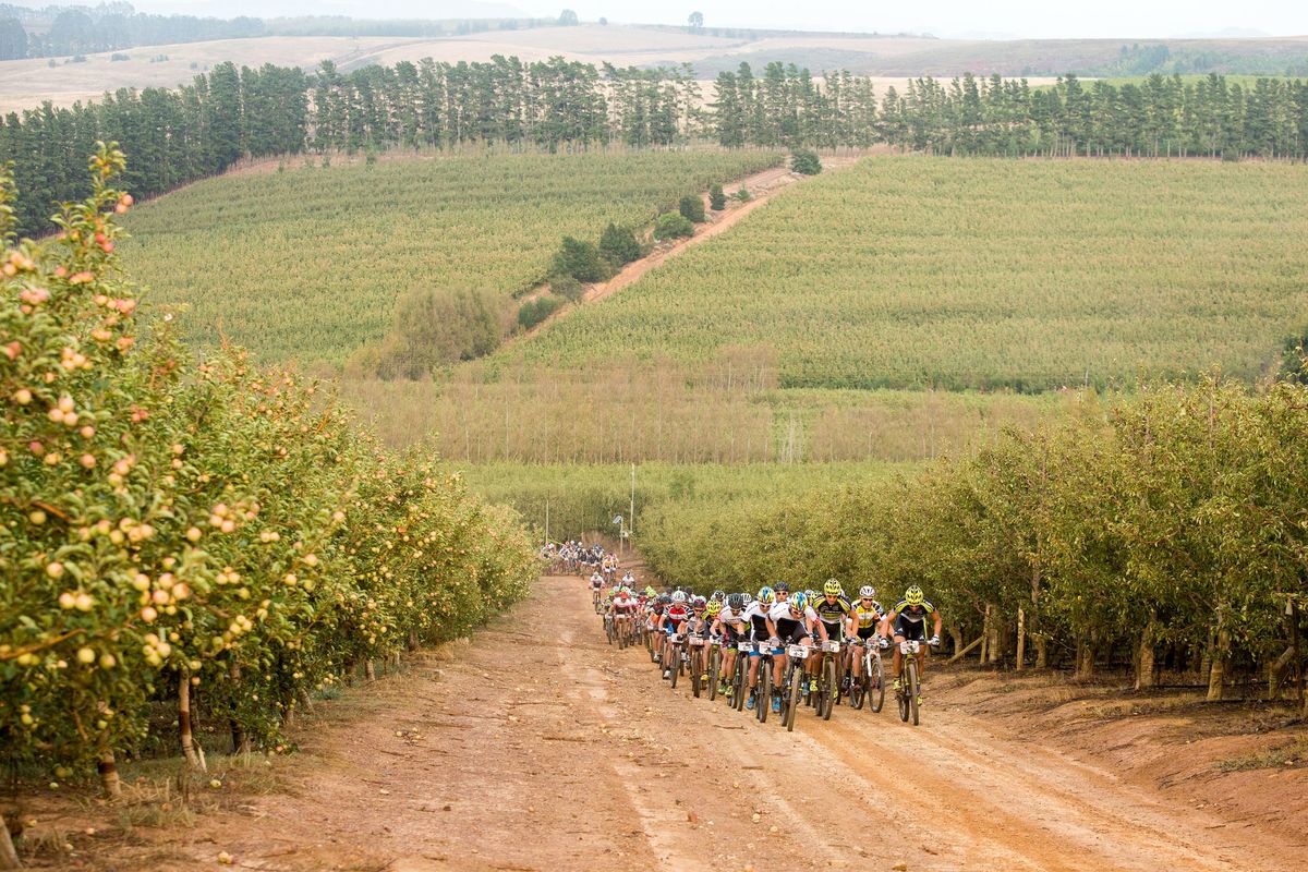 Riders head out from Oak Valley on stage 3