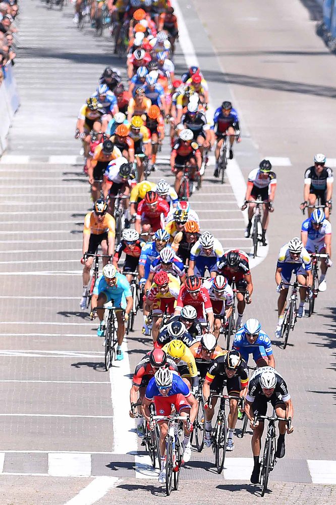 The bunch heads for the finish of stage 1.