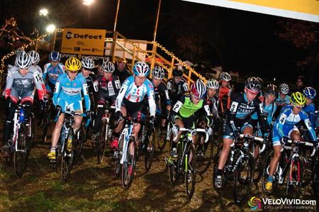 The Elite women's field is off!