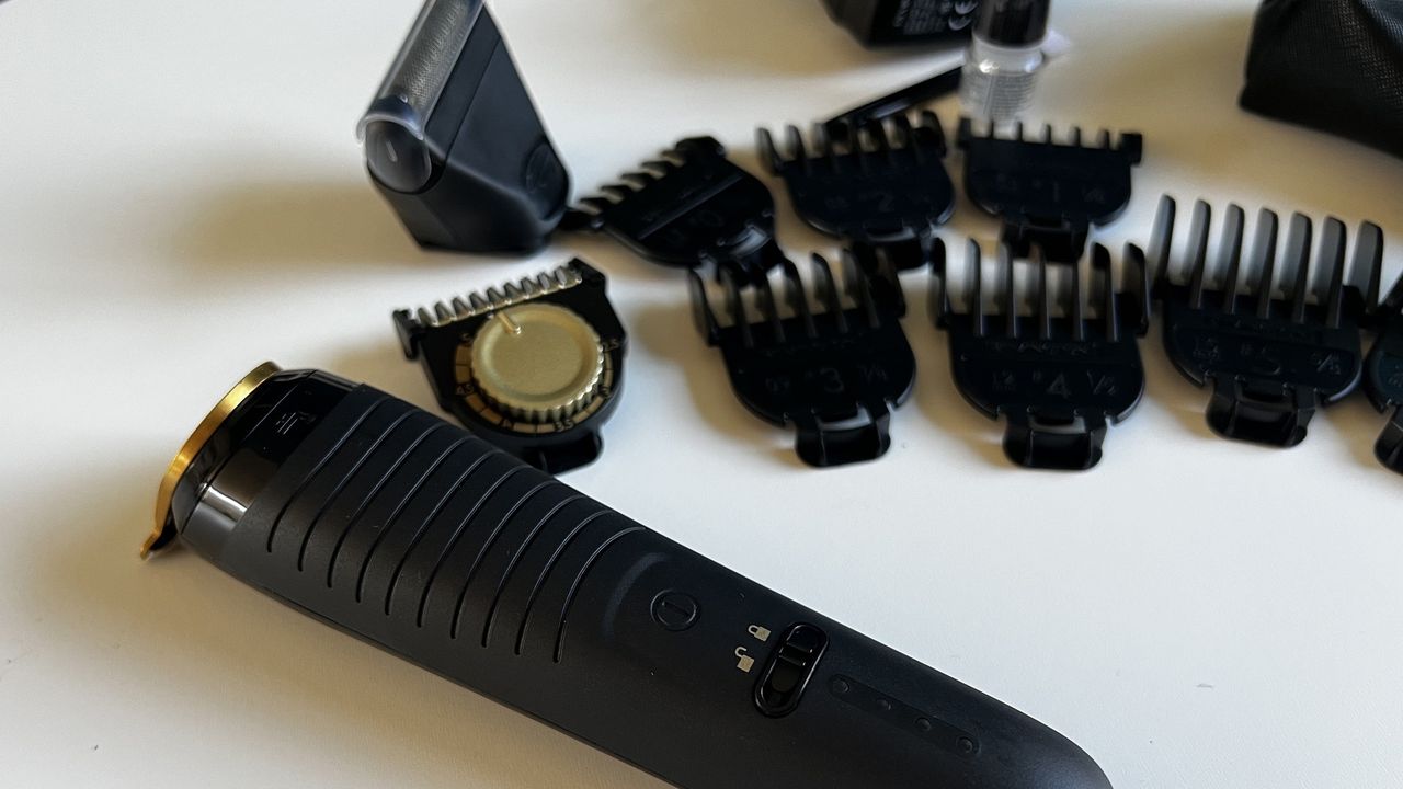 Remington T-Series razor in reviewer's hand