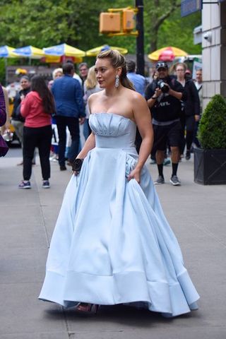 Hilary Duff Cinderella Dress Hilary Duff Filming Younger in