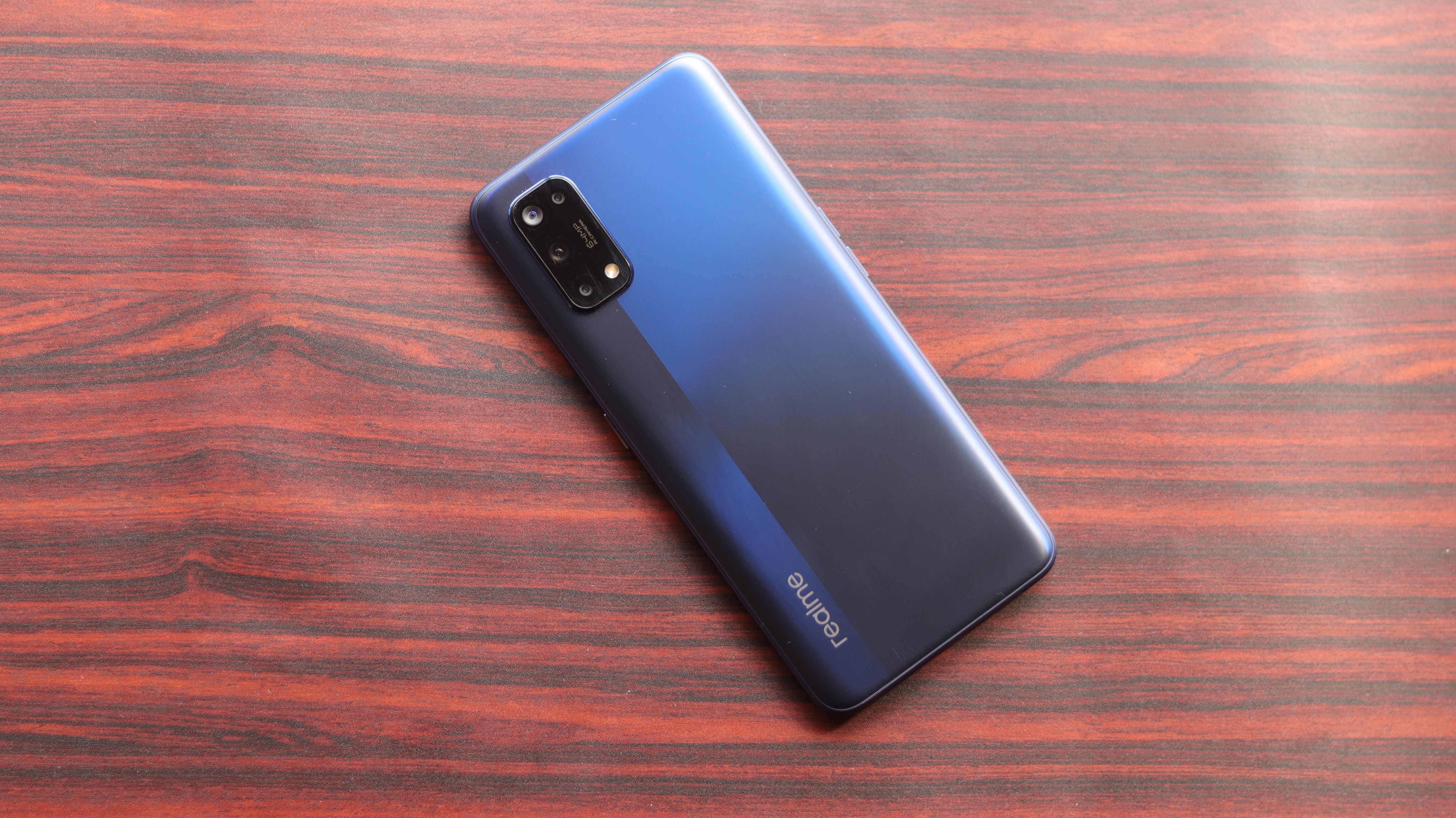 Живые обои для realme 8